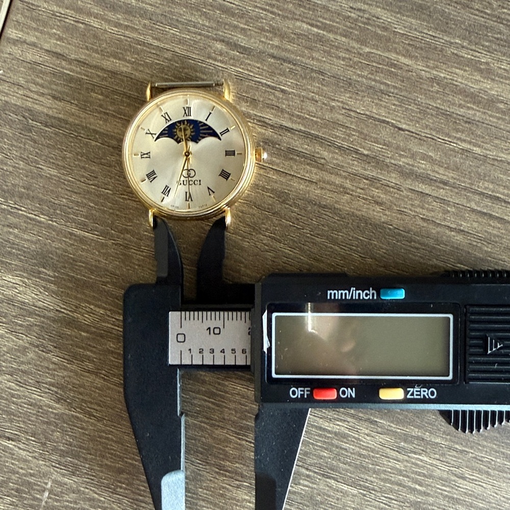 Gucci Gold and Silver watch with Blue Moonphase - Picture 5 of 5